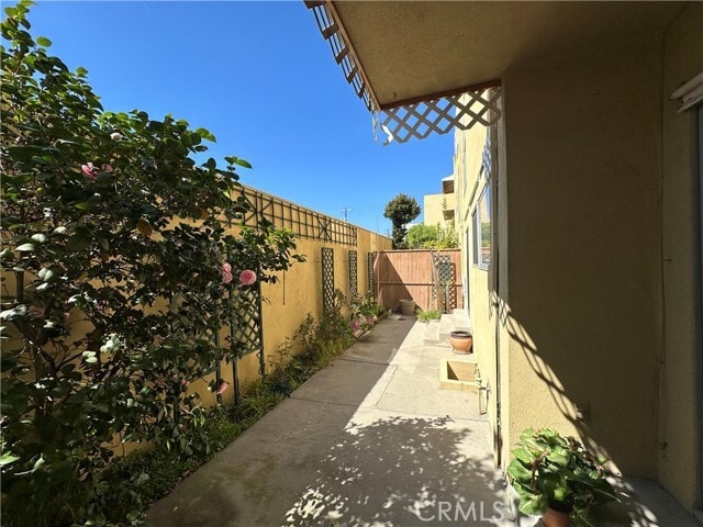 Building Photo - 6225 Coldwater Canyon Ave