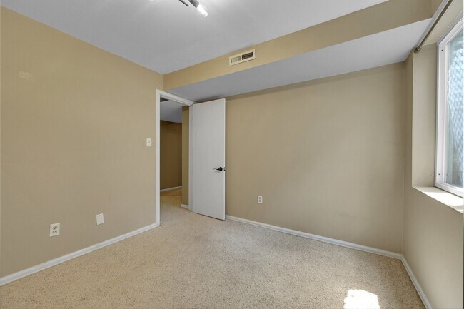 Building Photo - $2,800 - 3 Bed,  2.5 Bath Townhome in Arva...