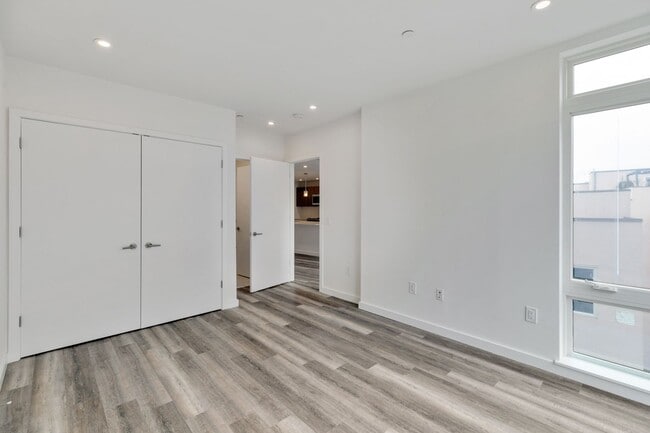 Building Photo - 1 Bedroom in Northern Liberties - Parking Available