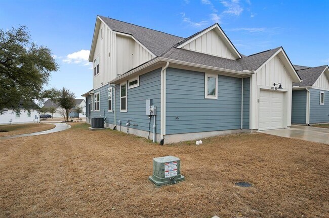 Building Photo - 305 Bolivar Wy