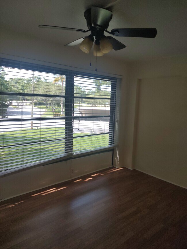 Building Photo - 3399 Mermoor Dr