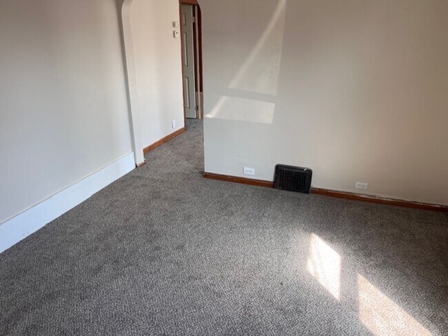 Building Photo - 4 Bed - 1.5 Bath - Single Family Home in Lorain