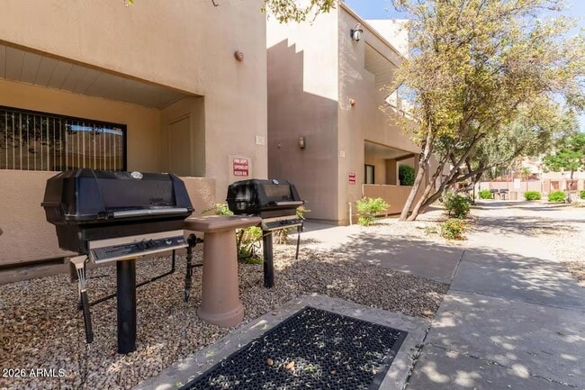 Building Photo - 4850 E Desert Cove Ave
