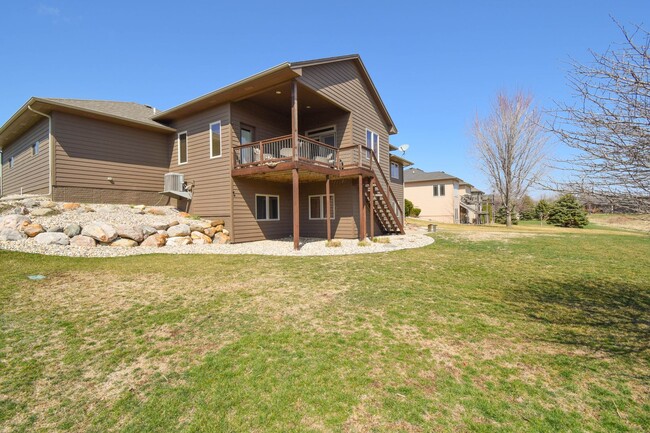 Building Photo - 2204 S Silverthorne Ave