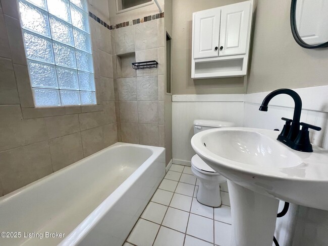 Building Photo - 1122 Forrest St