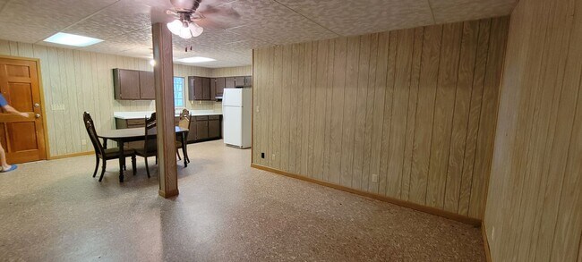 Building Photo - 141 SE 59th St