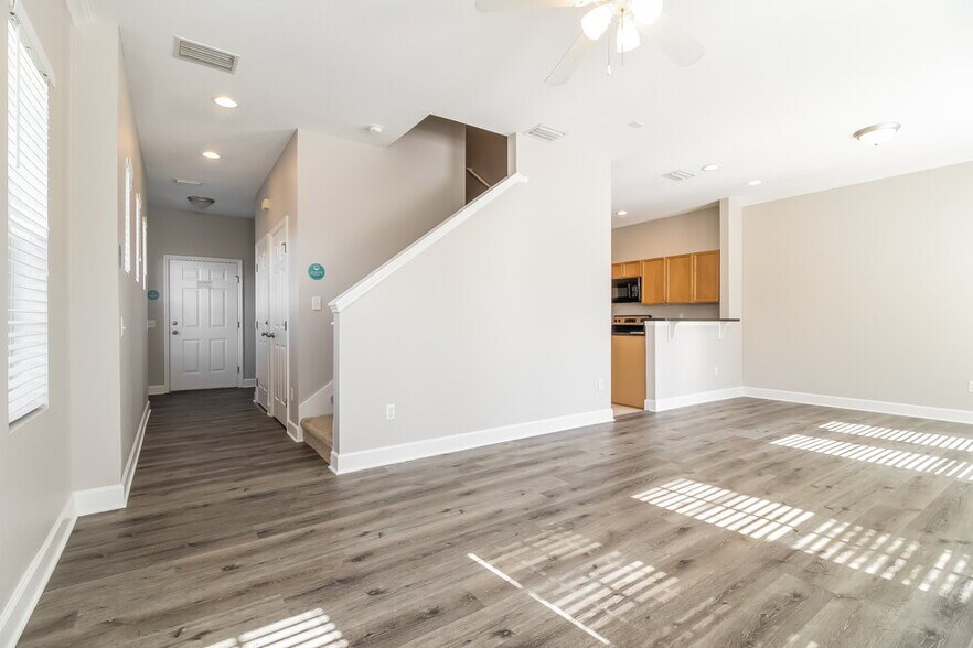 Building Photo - 6516 Quiet Pool Ct