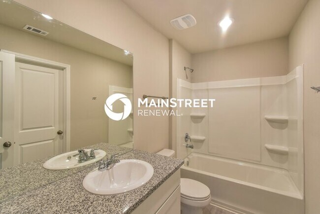 Building Photo - 3 Bedroom Pet-Friendly Home in San Antonio...