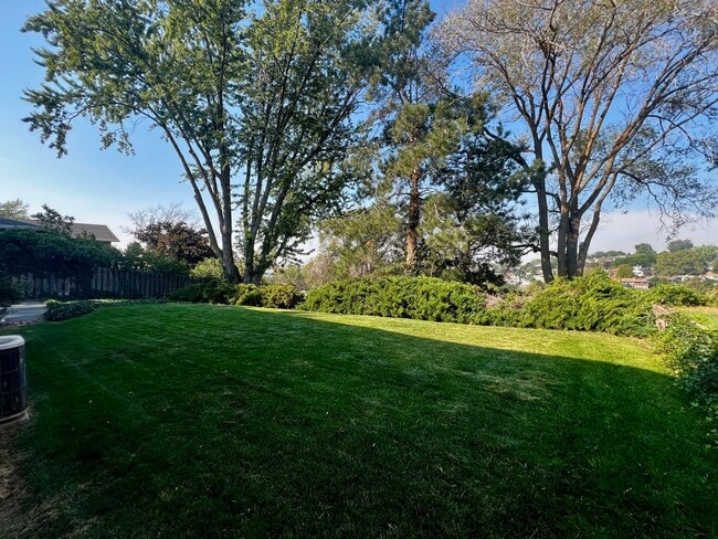 Building Photo - Beautiful North Hill Home Near Vincent Park!