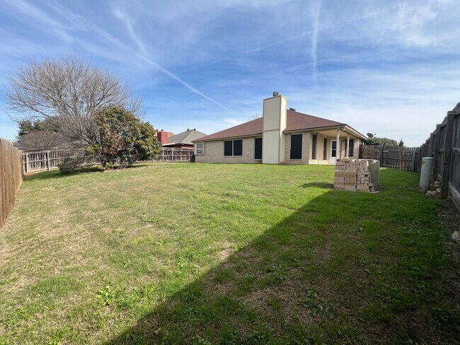 Building Photo - Large 4 Bedroom Home in Skipcha Mountain!
