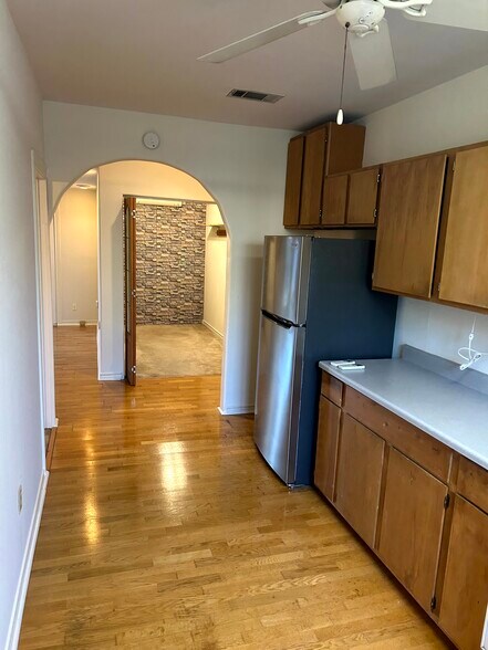 Building Photo - 607 Upson St