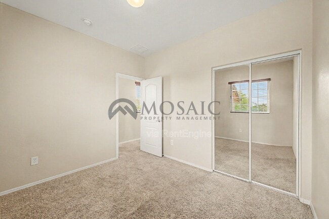 Building Photo - 1384 S Sabino Dr