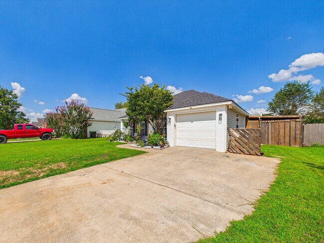 Building Photo - 117 Millbrook Dr