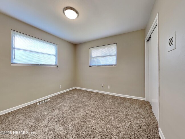 Building Photo - 1332 Arlingwood Ave