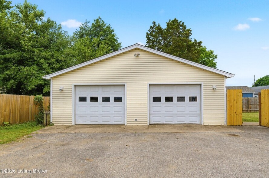 Building Photo - 1612 Pershing Ave