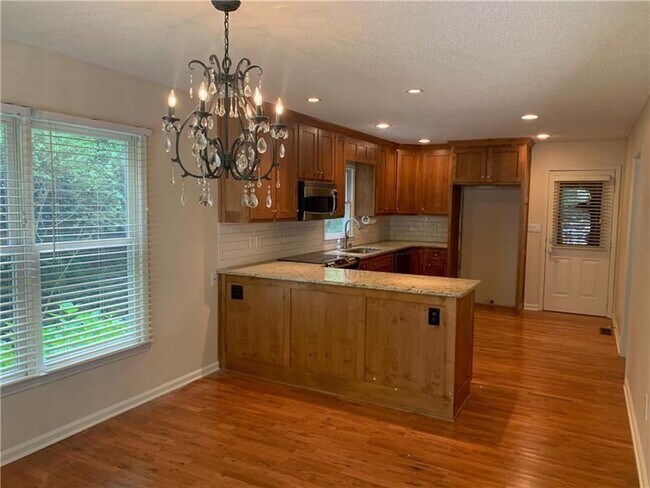 Building Photo - 2468 Venture Dr