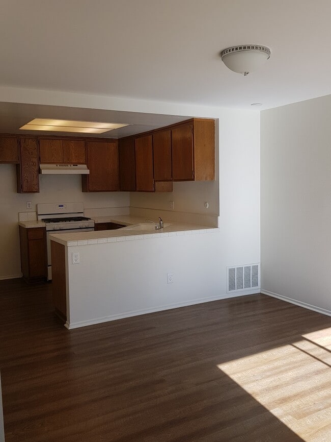 Building Photo - Victoria Village 3+2 Patio Home w/ 2-car g...