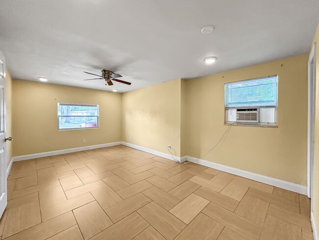 Building Photo - Updated Beautiful Rental Home in Seminole – Great Location!  4bed|2bath