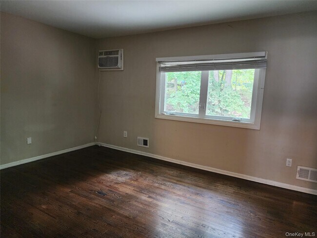 Building Photo - 12 Roosevelt Dr
