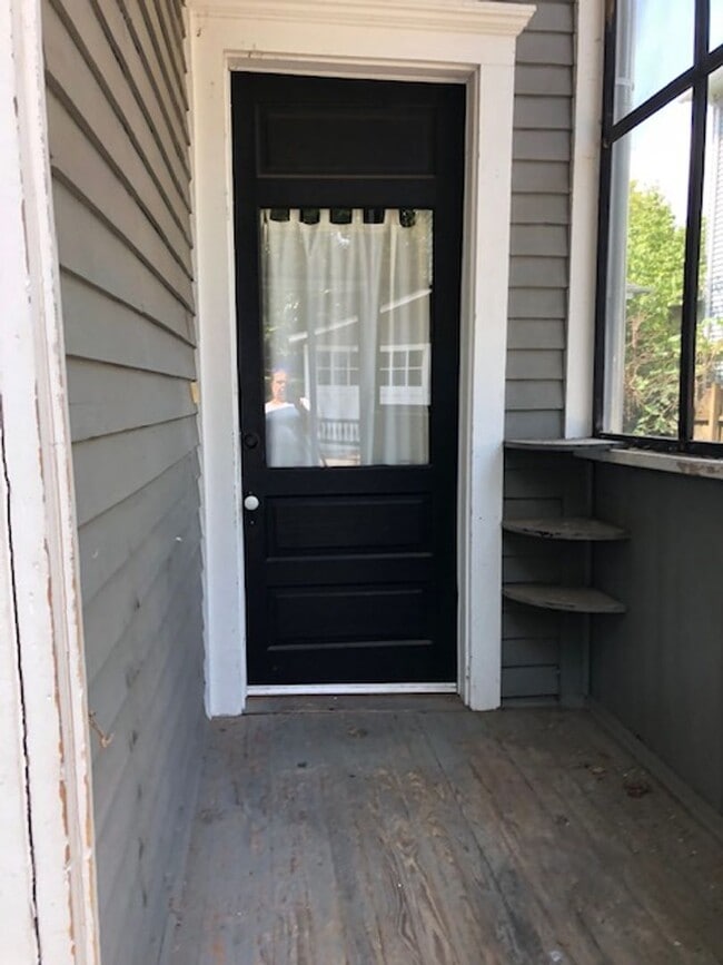 Building Photo - 6-bedroom 3 bath walking distance to WKU a...