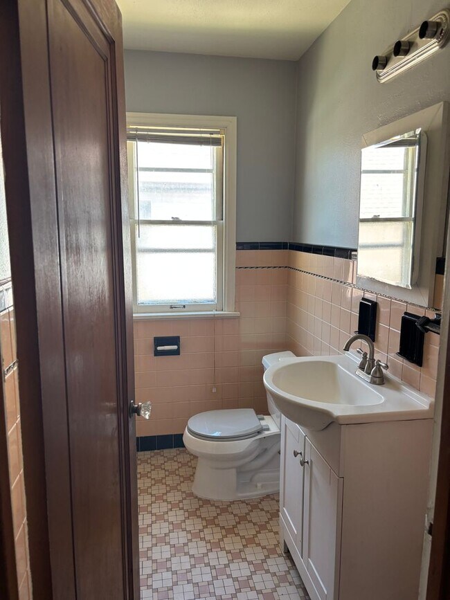 Building Photo - 3909 N 51st Blvd