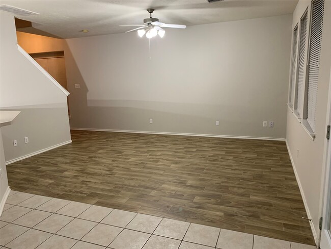 Building Photo - 8904 Elm Drake Ln