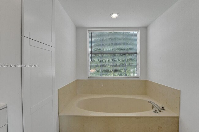 Building Photo - 1224 Sussex St