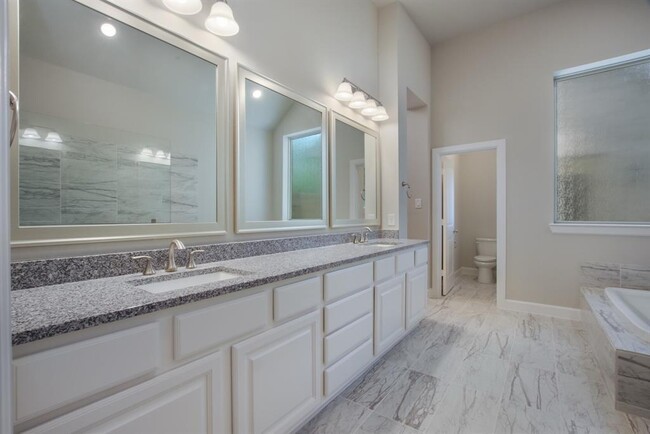 Building Photo - 347 Skyline Ridge Dr