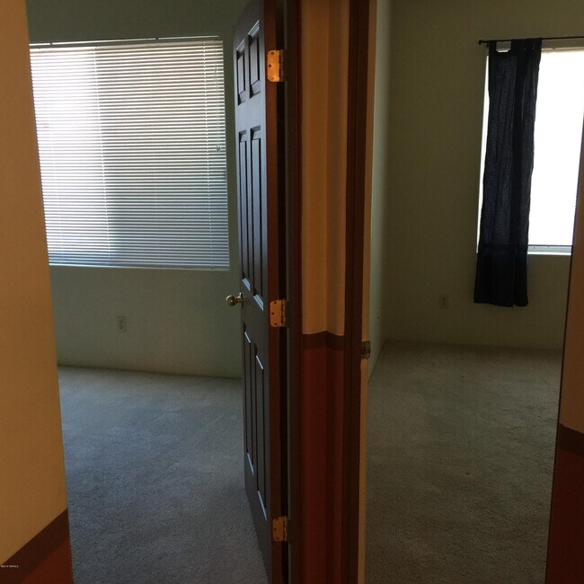 Building Photo - 3602 N Crest Ranch Dr