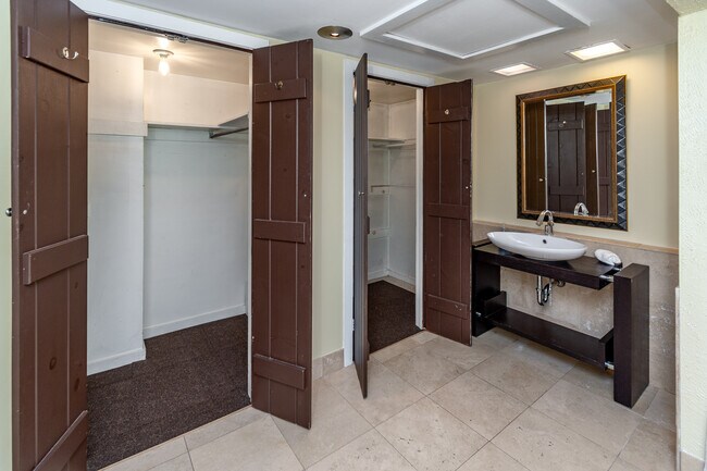 Building Photo - 9 Arden Way