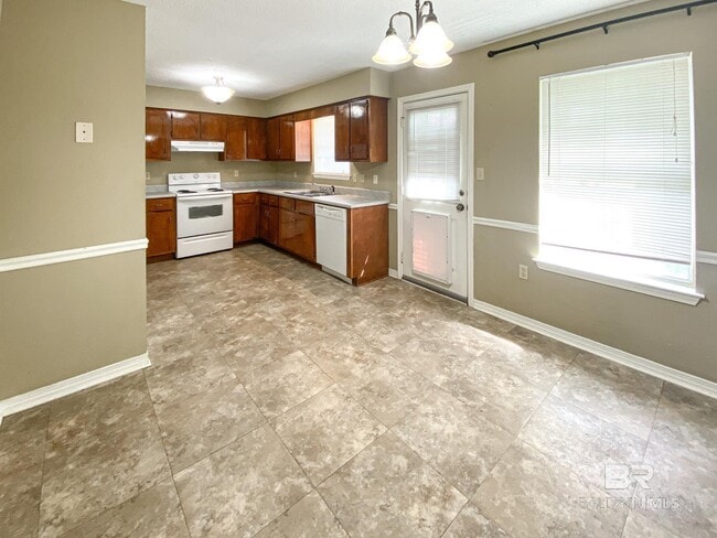 Building Photo - 21846 Mahan Dr