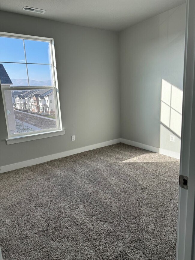 Building Photo - Condo in the Lehi Exchange Community!! 3 bed/2bth 1 car Garage!!!