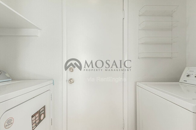 Building Photo - 1261 W Kiowa Cir