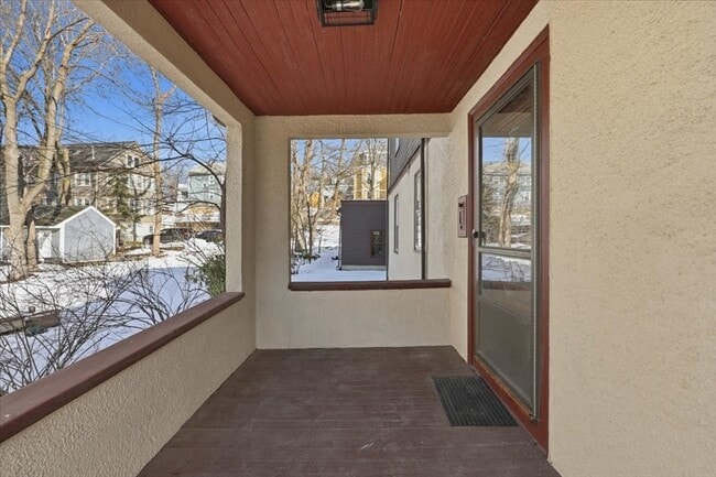 Building Photo - 22 Lewis St