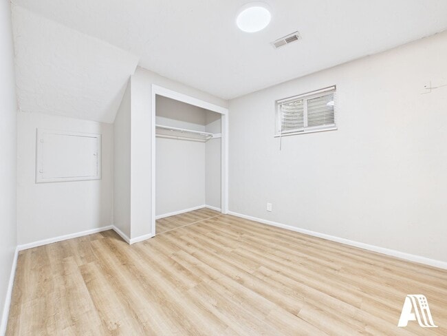 Building Photo - 967 W 2000 N