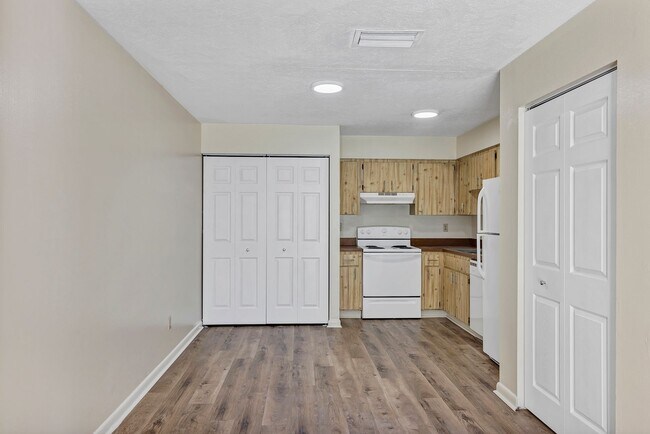 Building Photo - 3800 SE 17th Ct