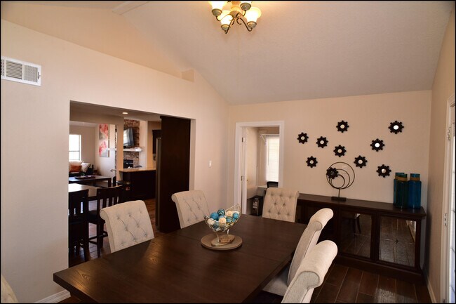 Building Photo - 7229 Canyon Run Dr