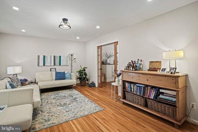 Building Photo - 6117 Larstan Dr
