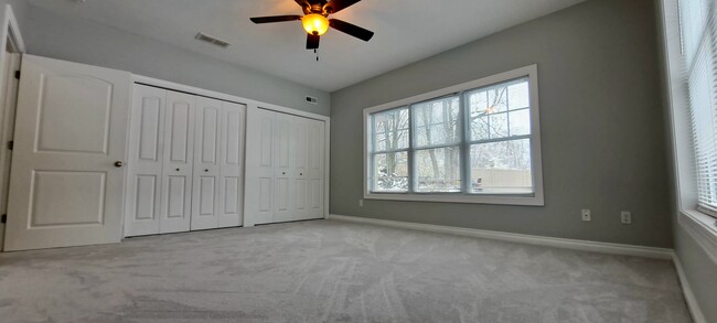 Spacious bedroom 14x15 - 6660 Rose Arbour Ave