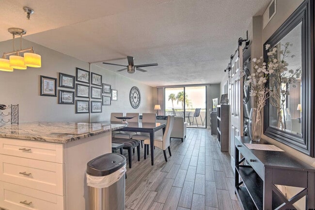 Building Photo - 6105 Sea Ranch Dr