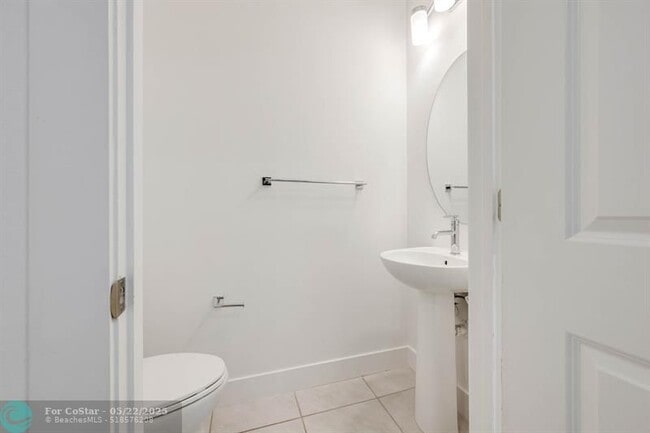 Building Photo - 210 Preserve Trl S
