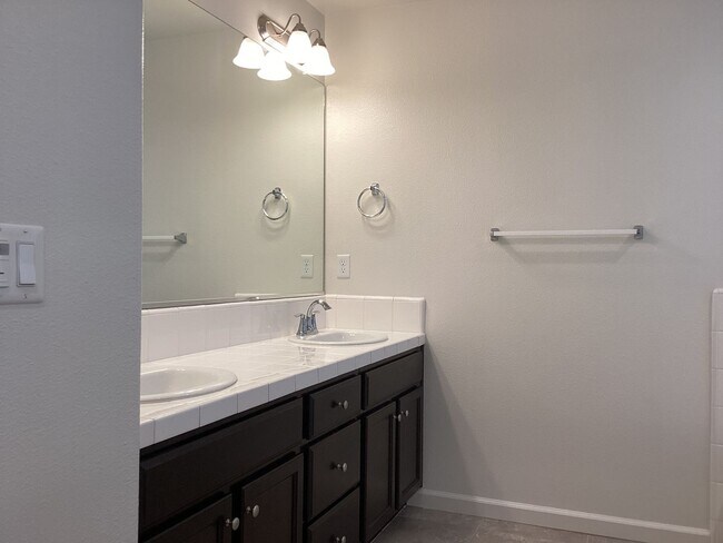 Building Photo - 6319 E Creek View Ln