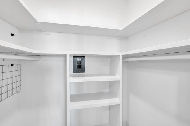 Building Photo - 400 E Randolph St