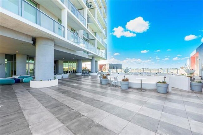 Building Photo - 2000 Metropica Wy
