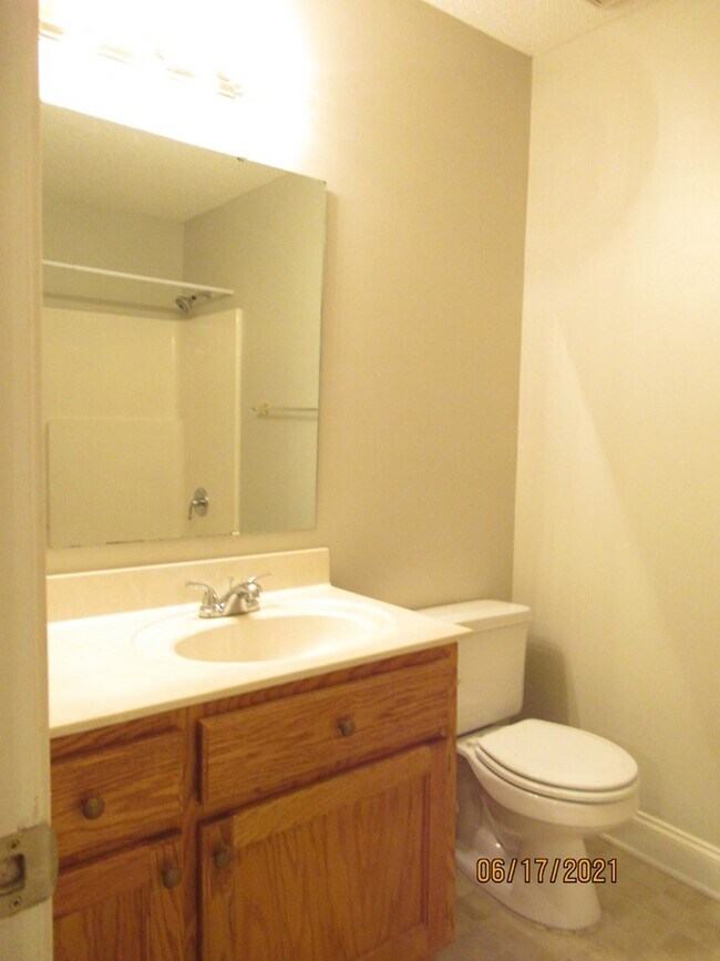 Building Photo - 3430 Beacon Dr