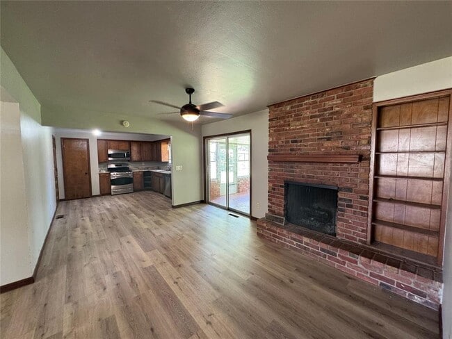 Building Photo - 345 Travis Cir