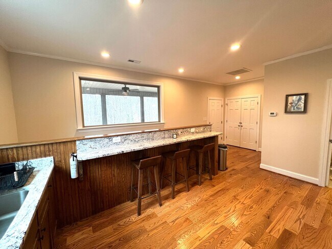 Building Photo - Furnished & All Inclusive Rental with Lake...