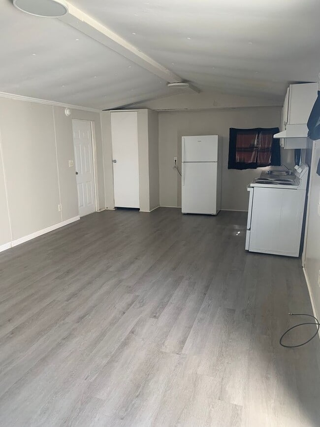 Building Photo - Available Now! $800 a month. No Pets. Call 803-537-0185