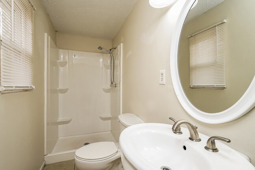 Building Photo - 3075 Flowers Dr