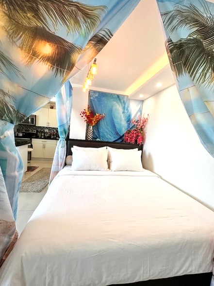 Building Photo - 7135 Collins Ave